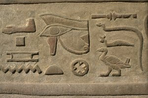 Detail van een reliëf, hiërogliefen